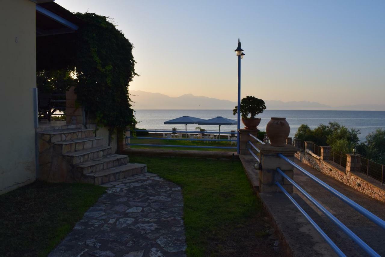 Alexandros Seaside Family Apartments & Villas - Paradise, 7' From Petalidi Kalamaki  Eksteriør billede
